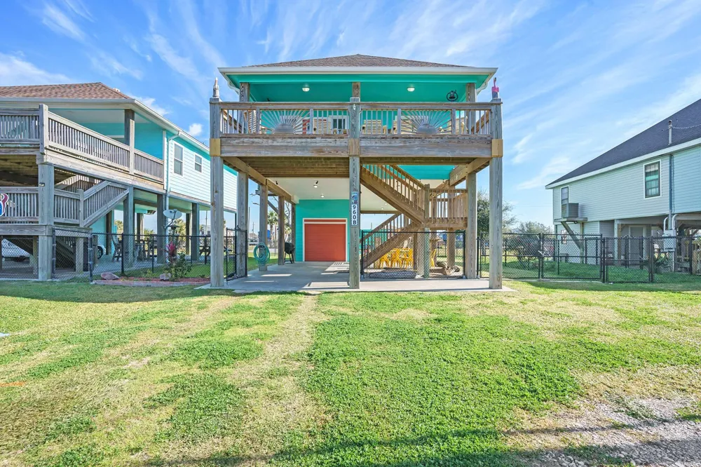 960 B Palmetto Drive Crystal Beach, TX 77650