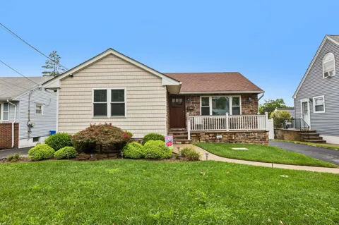 114 HOBART AVE