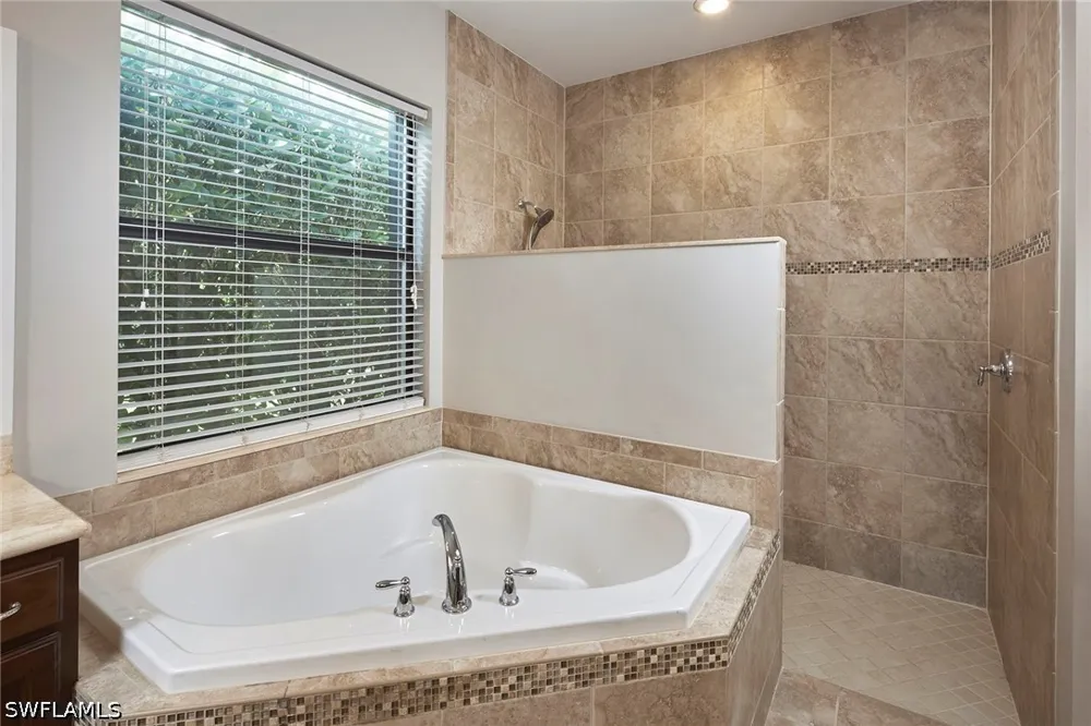 Madeira Court Naples, FL 34119