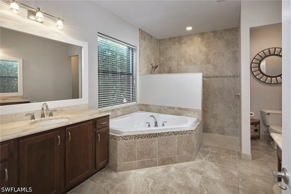 Madeira Court Naples, FL 34119