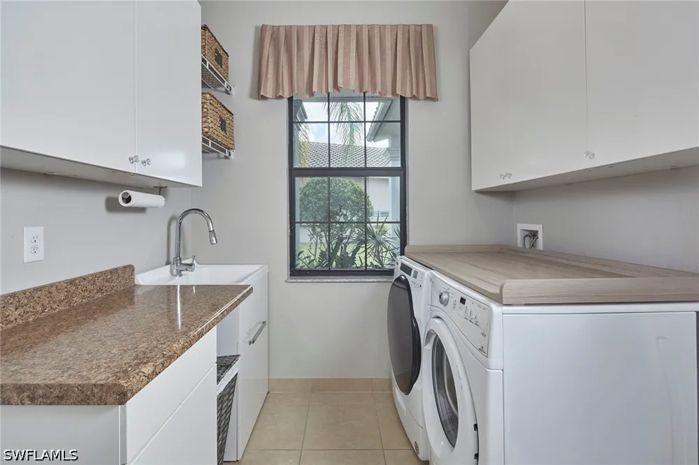 Madeira Court Naples, FL 34119