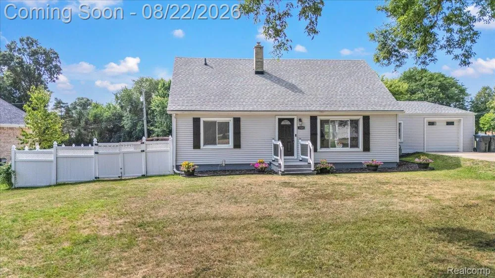 1320 Larayne Drive Troy City, MI 48085