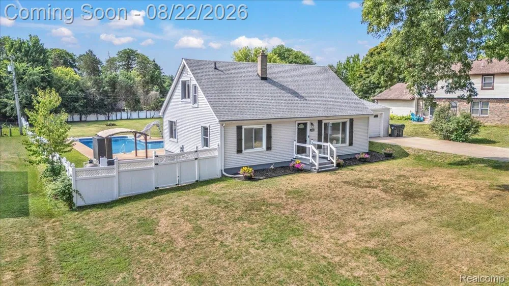 1320 Larayne Drive Troy City, MI 48085