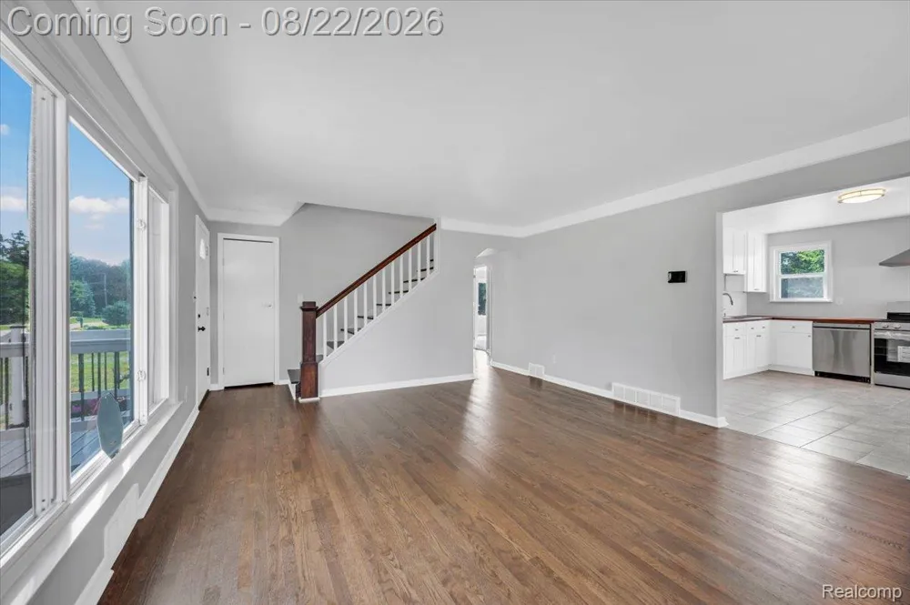 1320 Larayne Drive Troy City, MI 48085