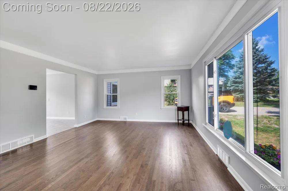 1320 Larayne Drive Troy City, MI 48085