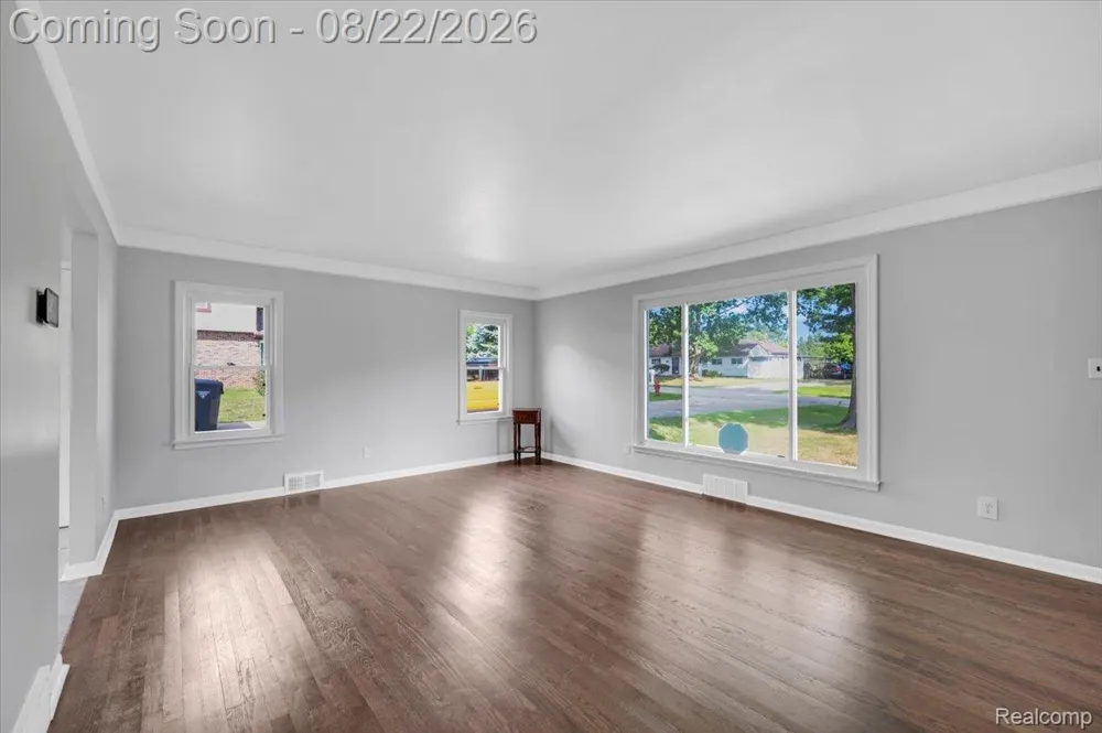 1320 Larayne Drive Troy City, MI 48085