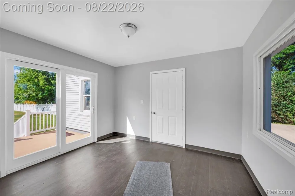 1320 Larayne Drive Troy City, MI 48085