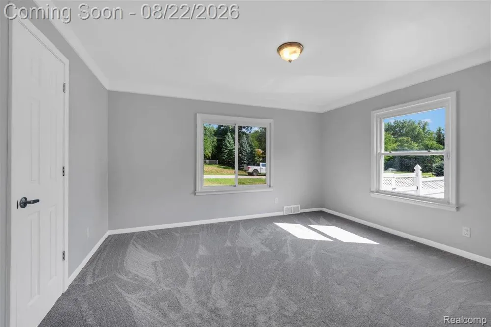 1320 Larayne Drive Troy City, MI 48085