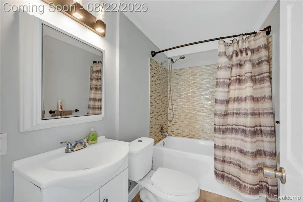 1320 Larayne Drive Troy City, MI 48085