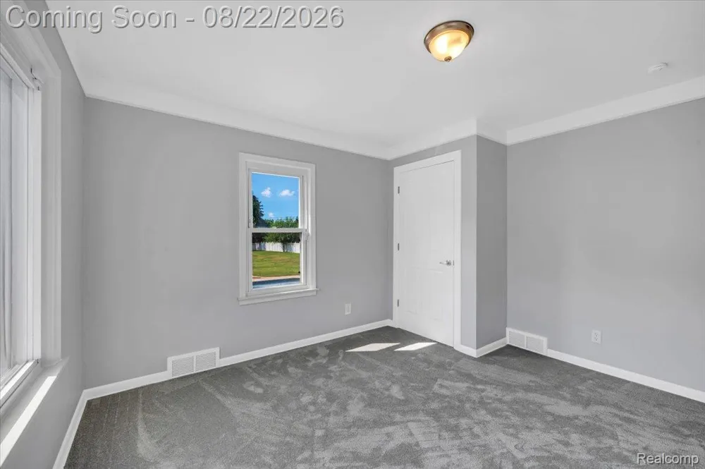 1320 Larayne Drive Troy City, MI 48085