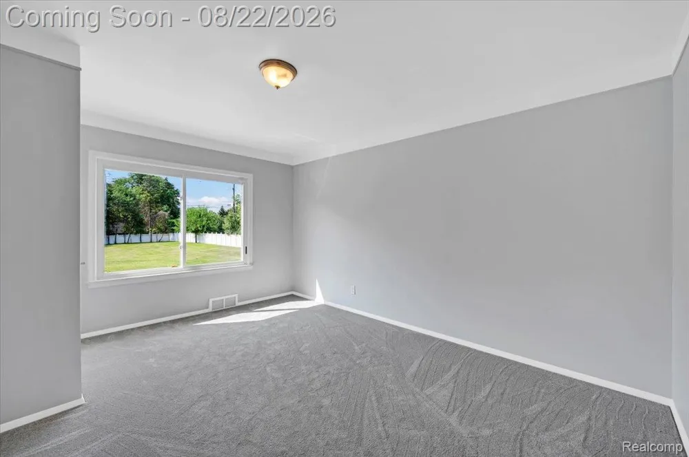 1320 Larayne Drive Troy City, MI 48085