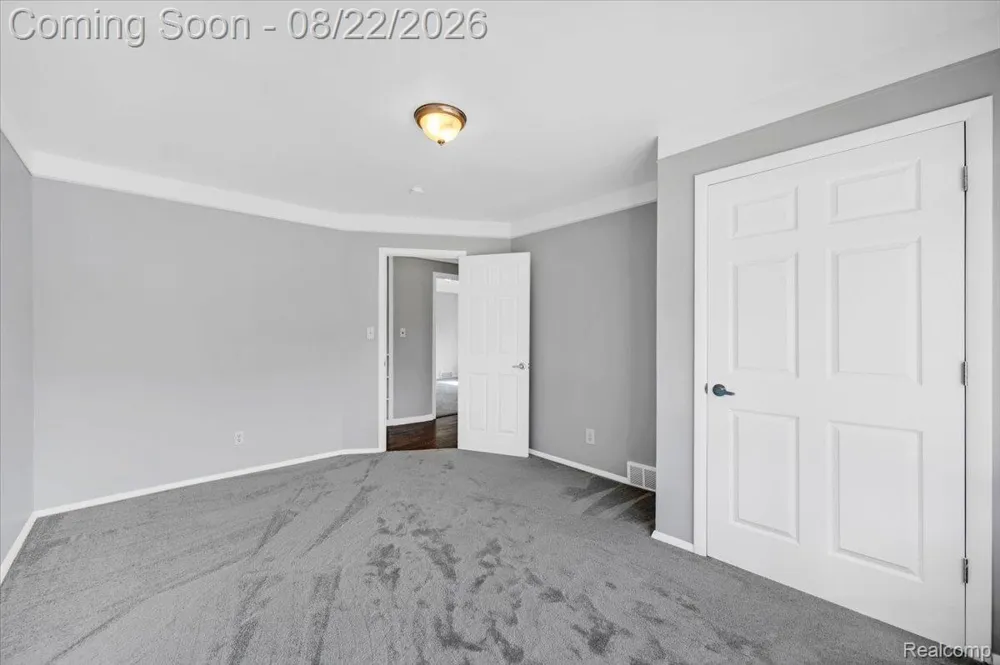 1320 Larayne Drive Troy City, MI 48085
