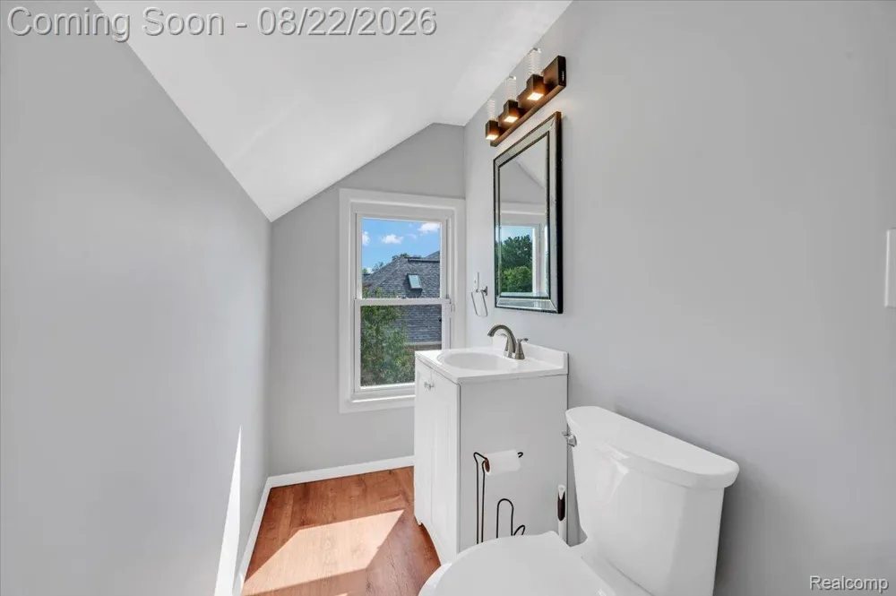 1320 Larayne Drive Troy City, MI 48085