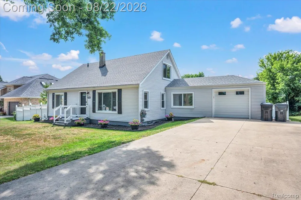 1320 Larayne Drive Troy City, MI 48085