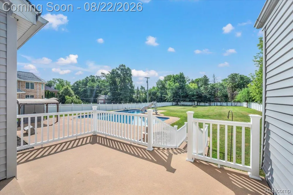 1320 Larayne Drive Troy City, MI 48085