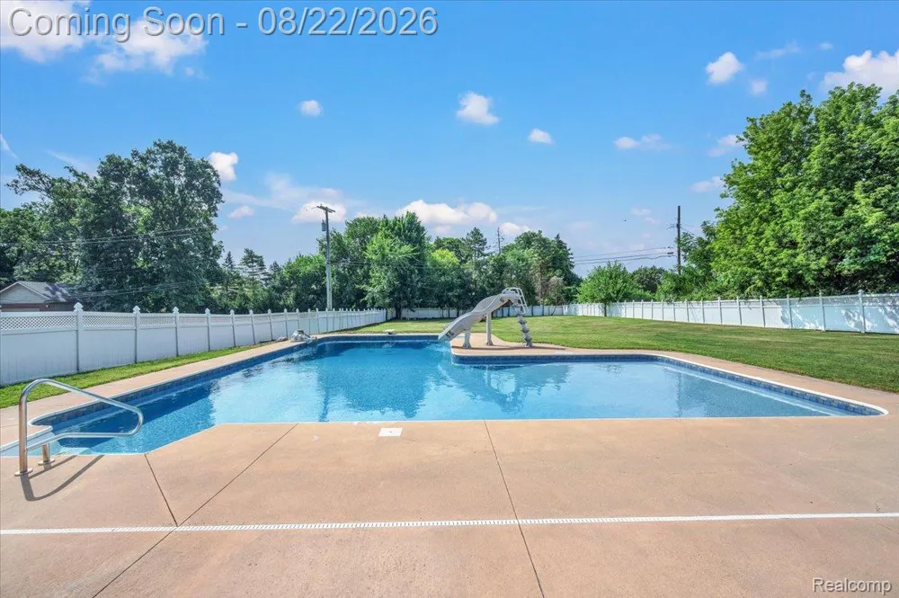 1320 Larayne Drive Troy City, MI 48085