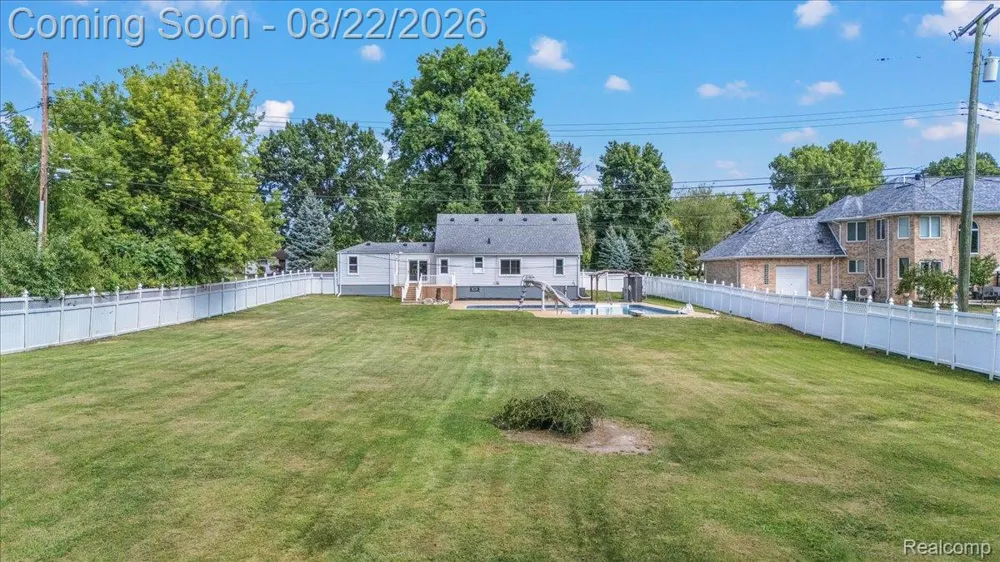 1320 Larayne Drive Troy City, MI 48085