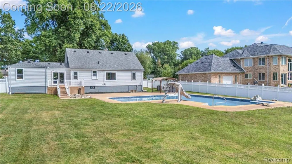 1320 Larayne Drive Troy City, MI 48085