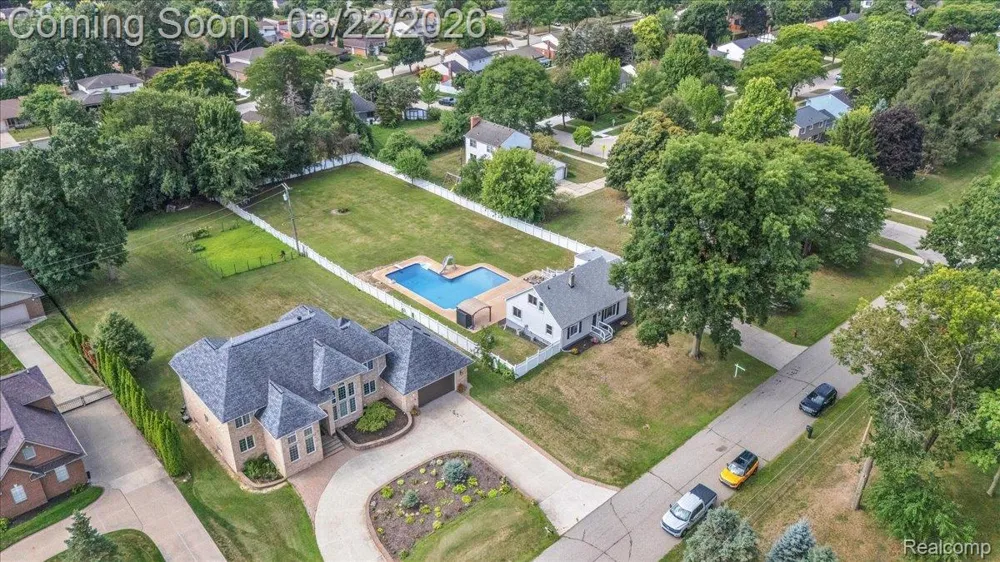 1320 Larayne Drive Troy City, MI 48085