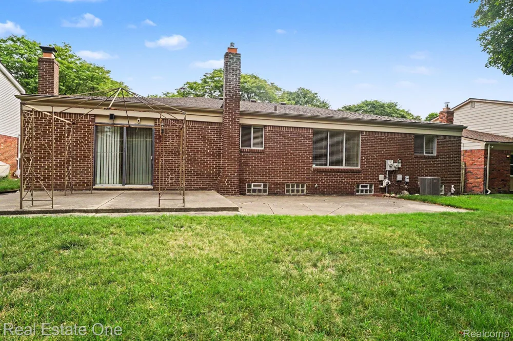 5849 Bingham Drive Troy City, MI 48085