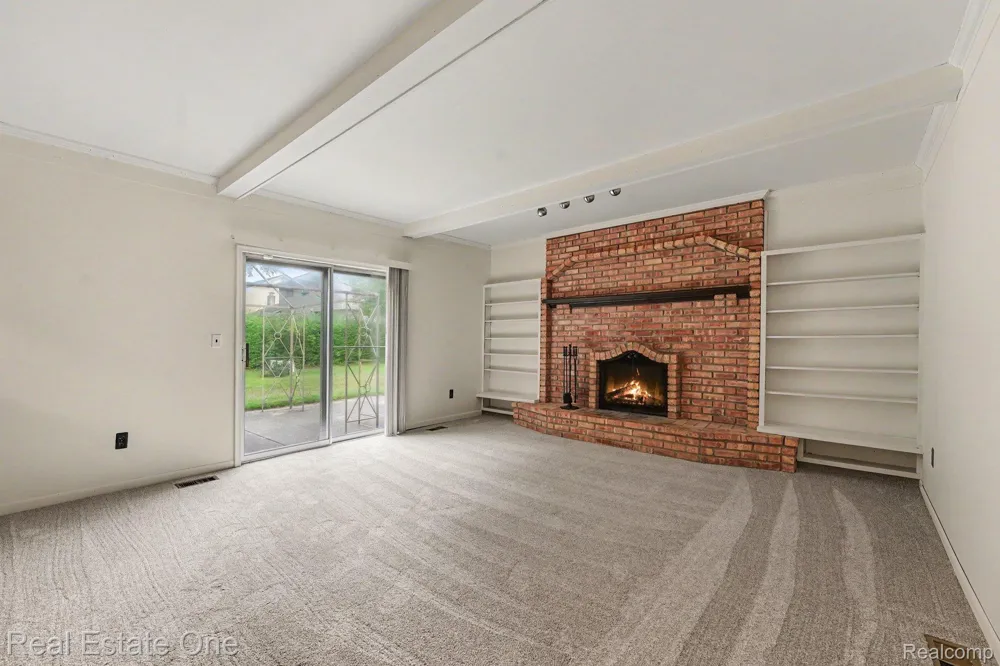 5849 Bingham Drive Troy City, MI 48085