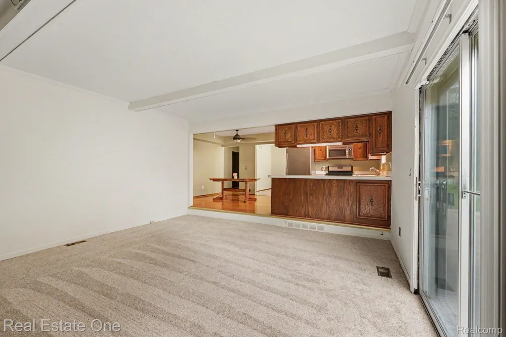 5849 Bingham Drive Troy City, MI 48085