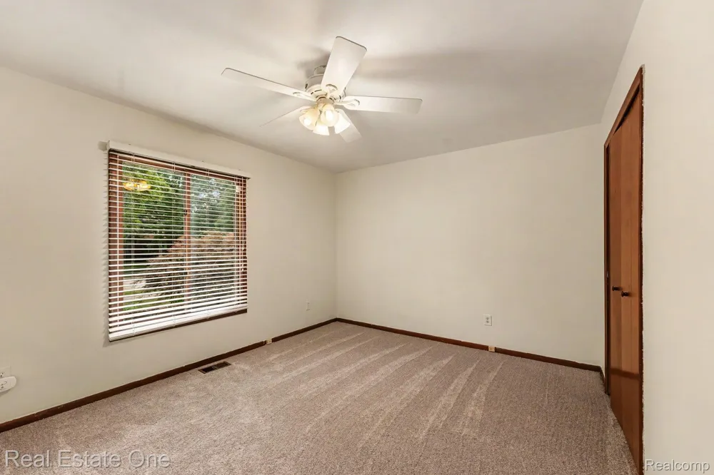 5849 Bingham Drive Troy City, MI 48085