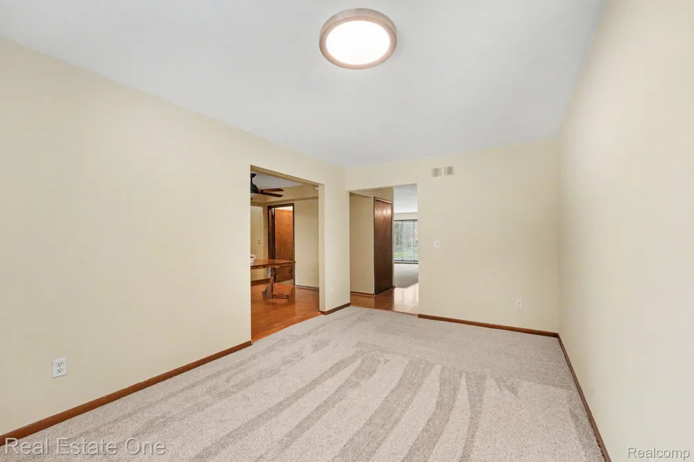 5849 Bingham Drive Troy City, MI 48085