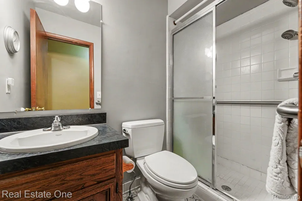 5849 Bingham Drive Troy City, MI 48085