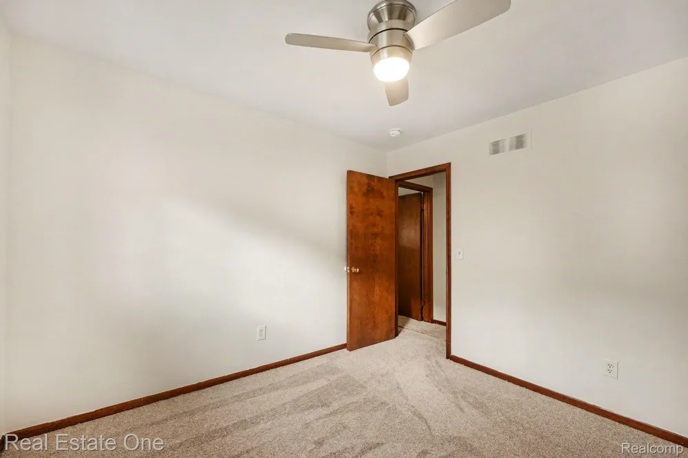 5849 Bingham Drive Troy City, MI 48085