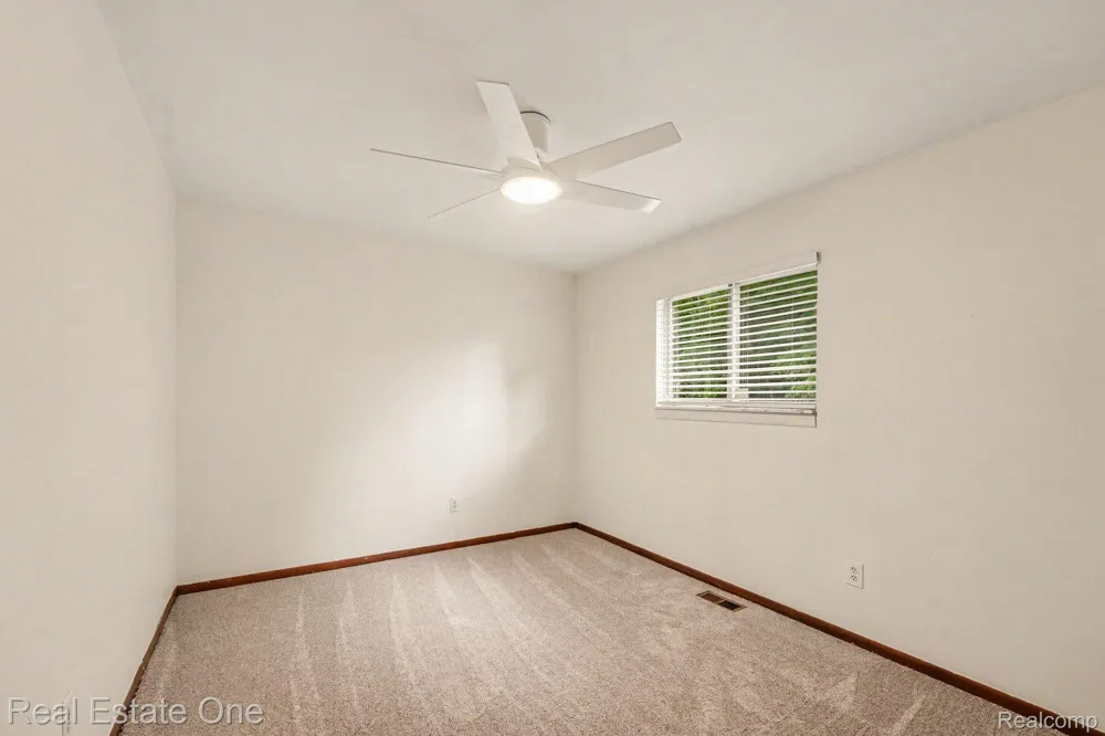 5849 Bingham Drive Troy City, MI 48085