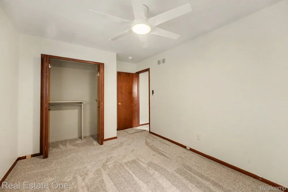 5849 Bingham Drive Troy City, MI 48085