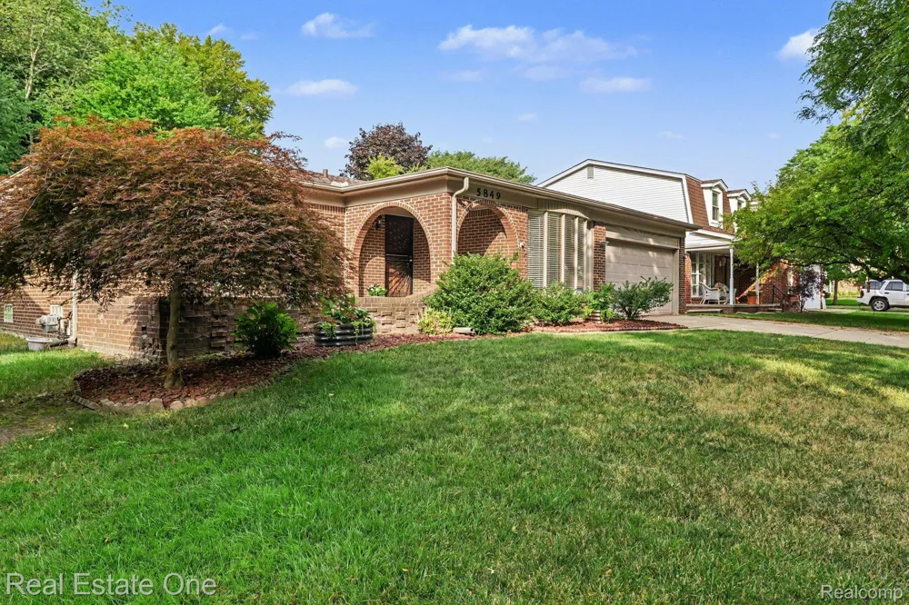 5849 Bingham Drive Troy City, MI 48085