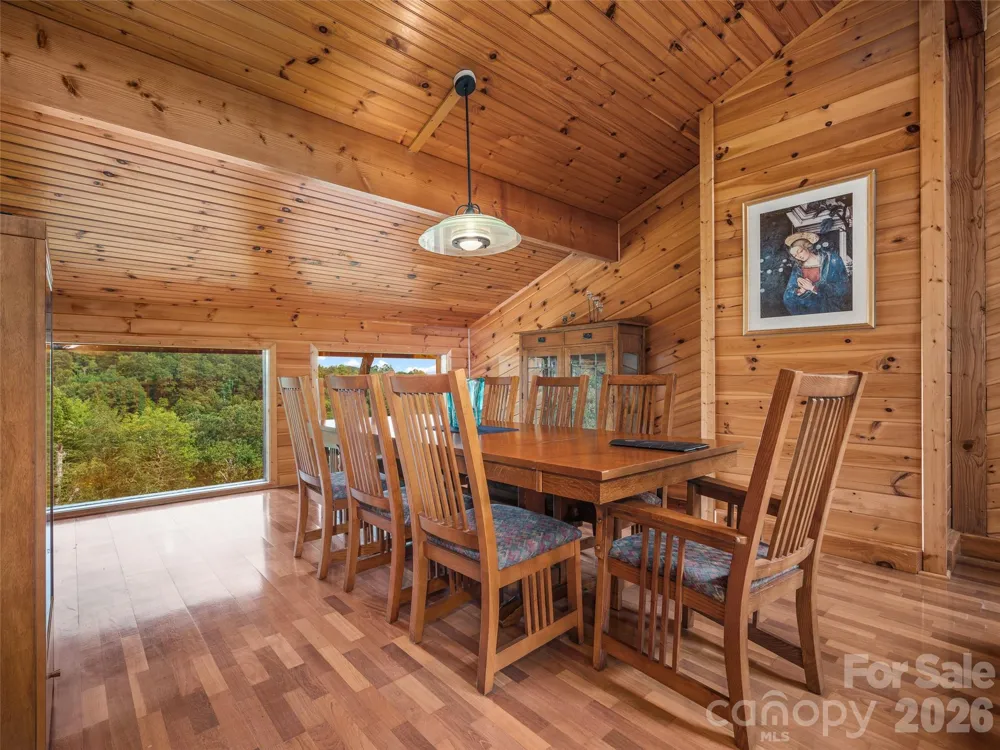 156 Winterstar Loop Burnsville, NC 28714