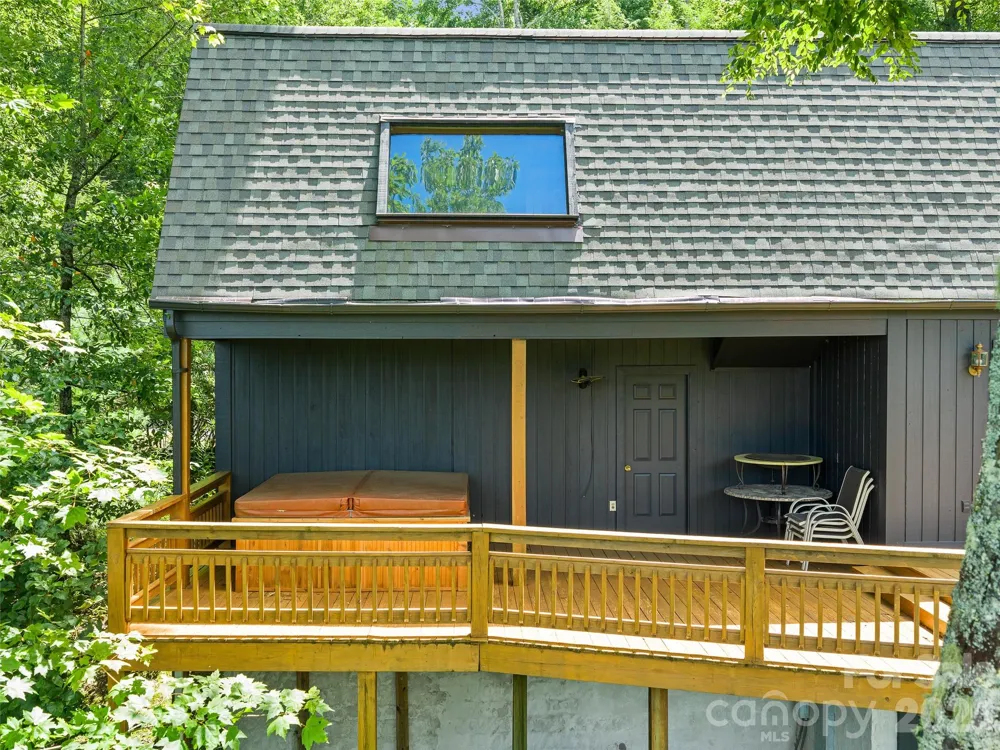 156 Winterstar Loop Burnsville, NC 28714