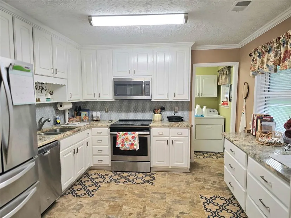 122 Spring Valley Circle Stockbridge, GA 30281
