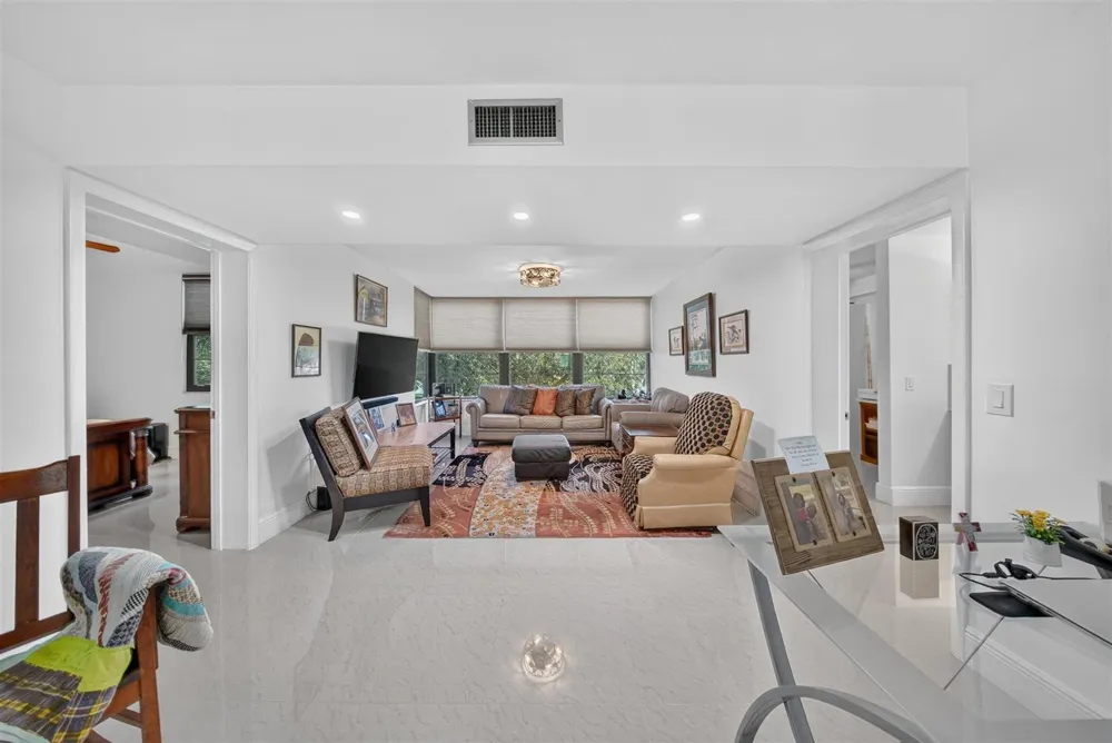 1719 WHITEHALL DRIVE #303 Davie, FL 33324