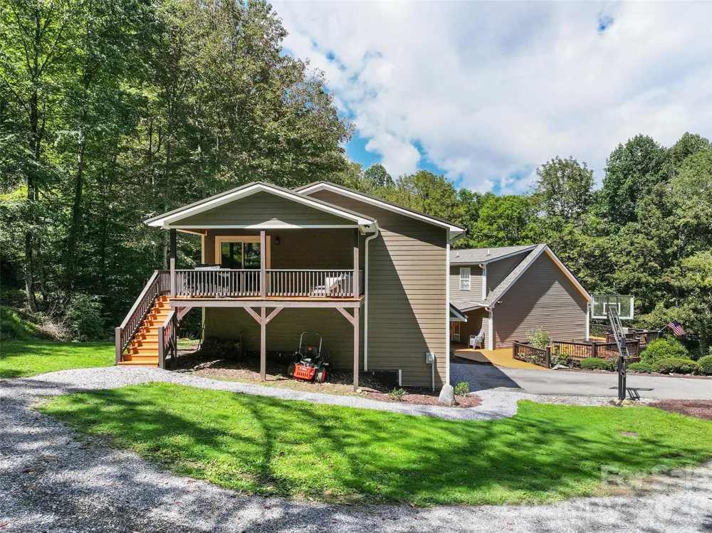 366 Sequoyah Drive Waynesville, NC 28785