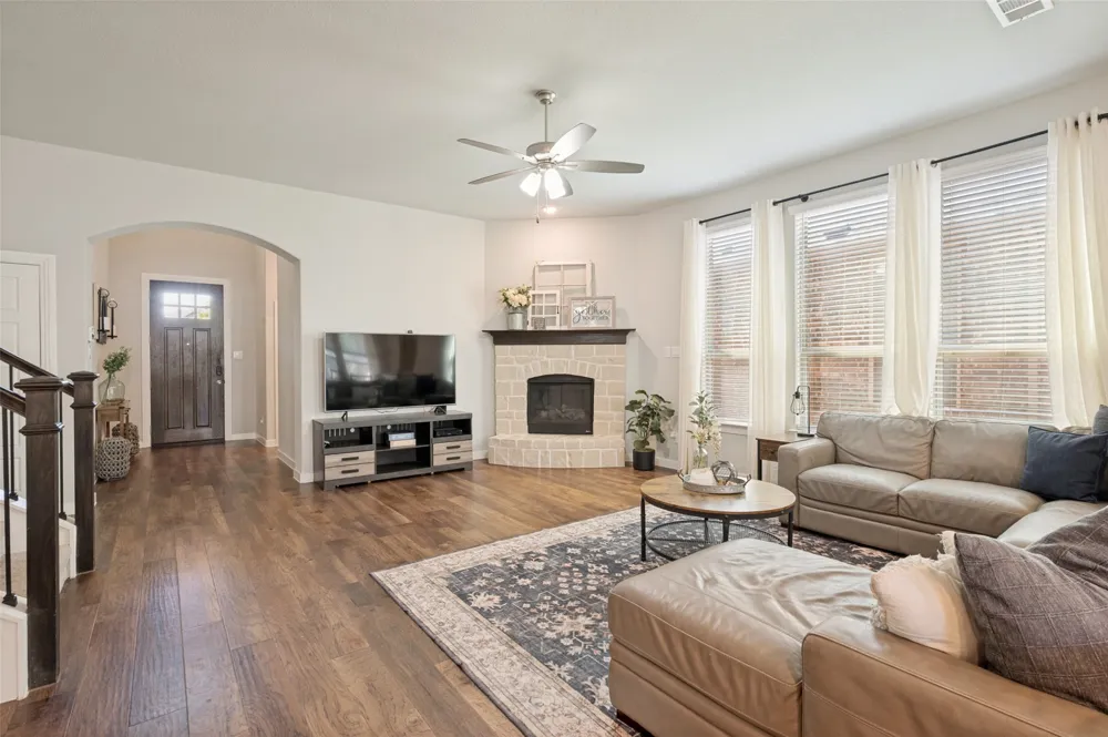 917 Meadows Drive Argyle, TX 76226