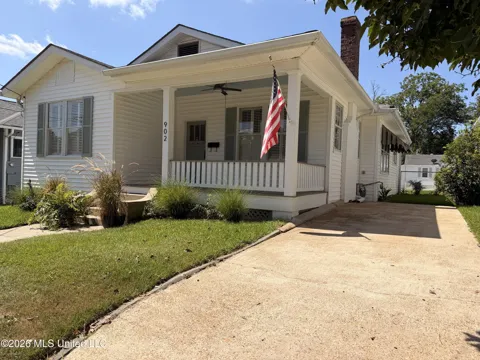 902 Washington Street