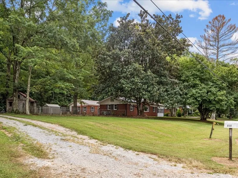 810 W Main St Waverly, TN 37185