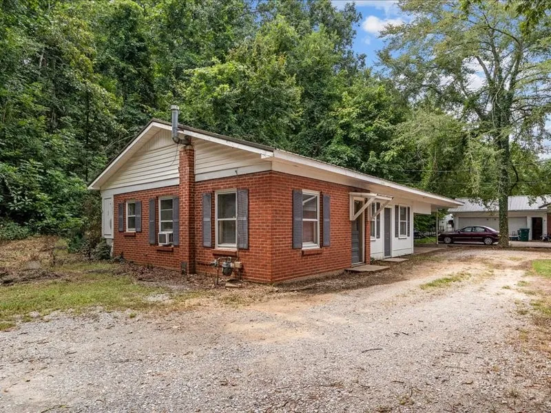 810 W Main St Waverly, TN 37185