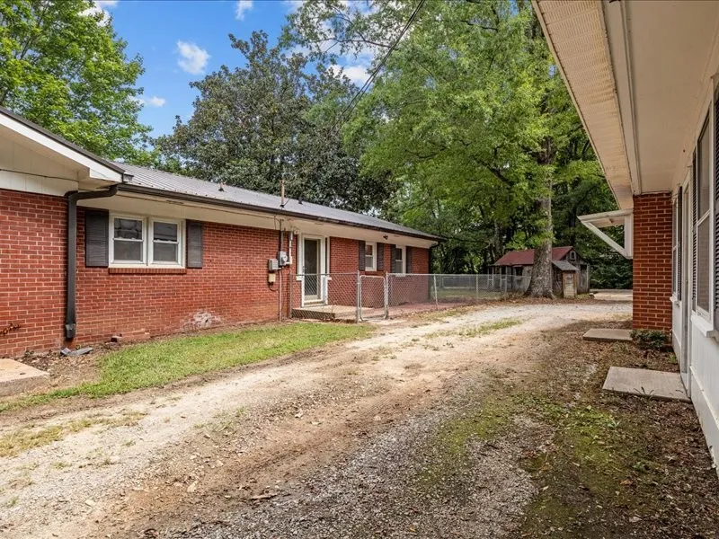 810 W Main St Waverly, TN 37185