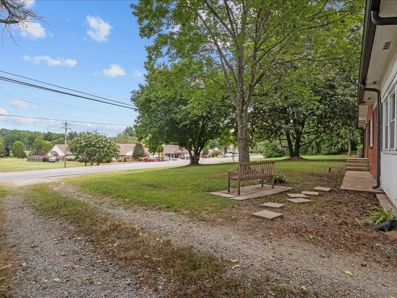 810 W Main St Waverly, TN 37185