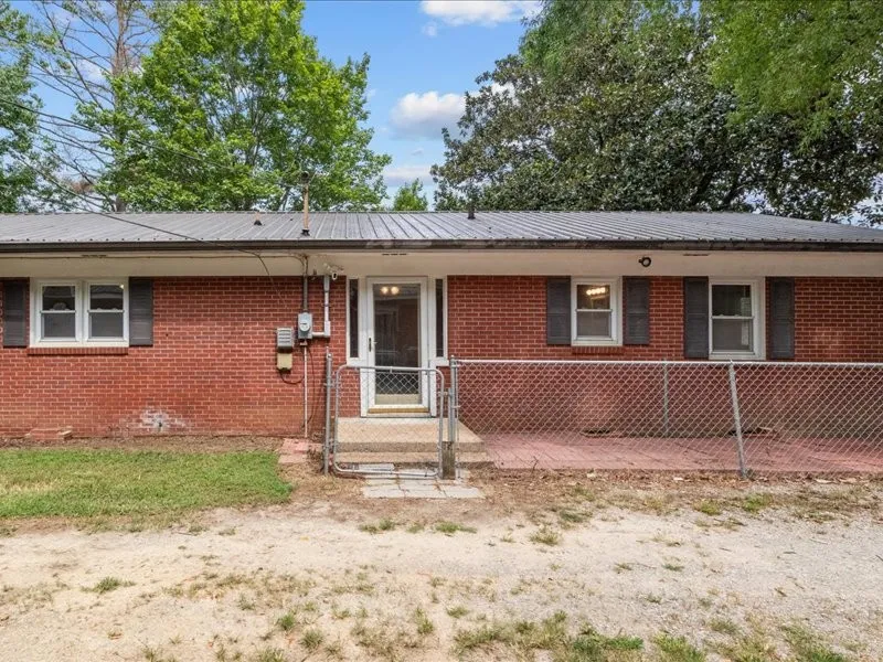 810 W Main St Waverly, TN 37185