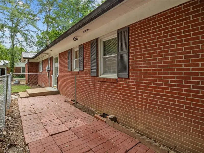 810 W Main St Waverly, TN 37185
