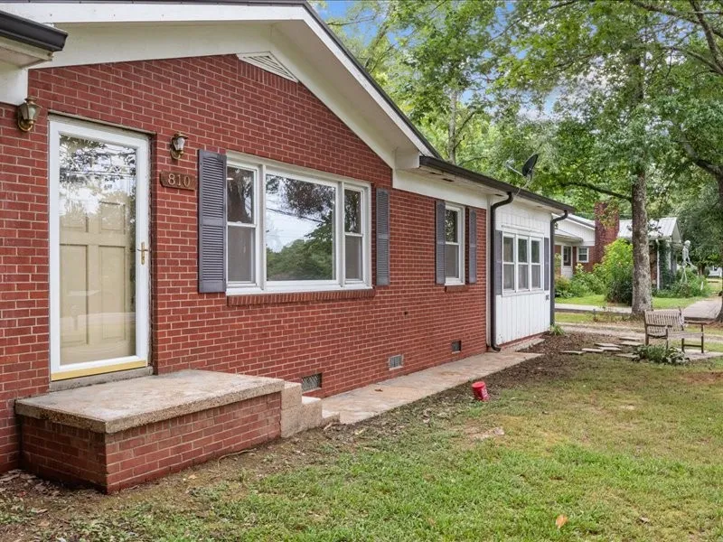 810 W Main St Waverly, TN 37185