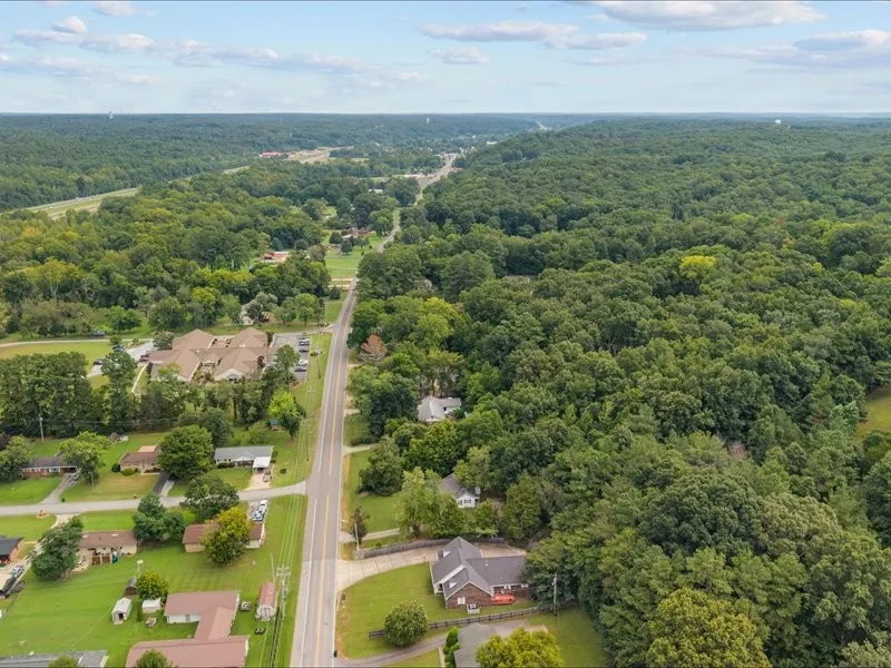 810 W Main St Waverly, TN 37185