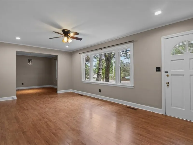 810 W Main St Waverly, TN 37185