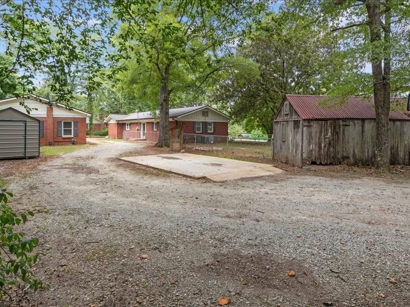 810 W Main St Waverly, TN 37185